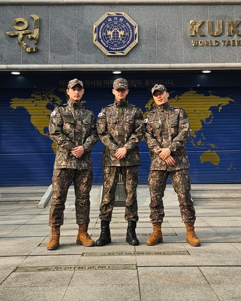 _tigerinmymind's tweet photo. 군인콤 군복콤 생길 수 밖에 없는 남자 https://t.co/DRKPefSRAW
