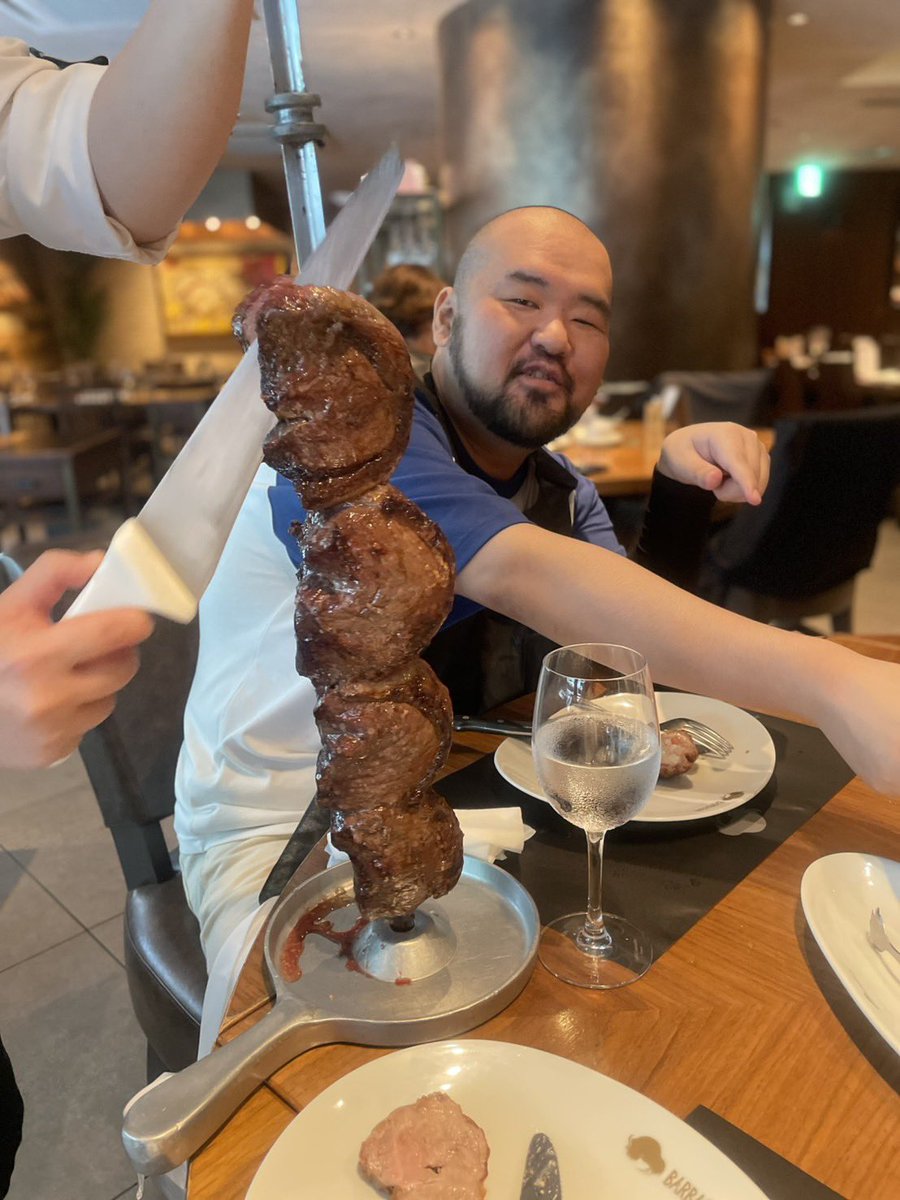 tekipaiore's tweet photo. 六本木に来て肉喰うよ https://t.co/KogJn0X1Rp