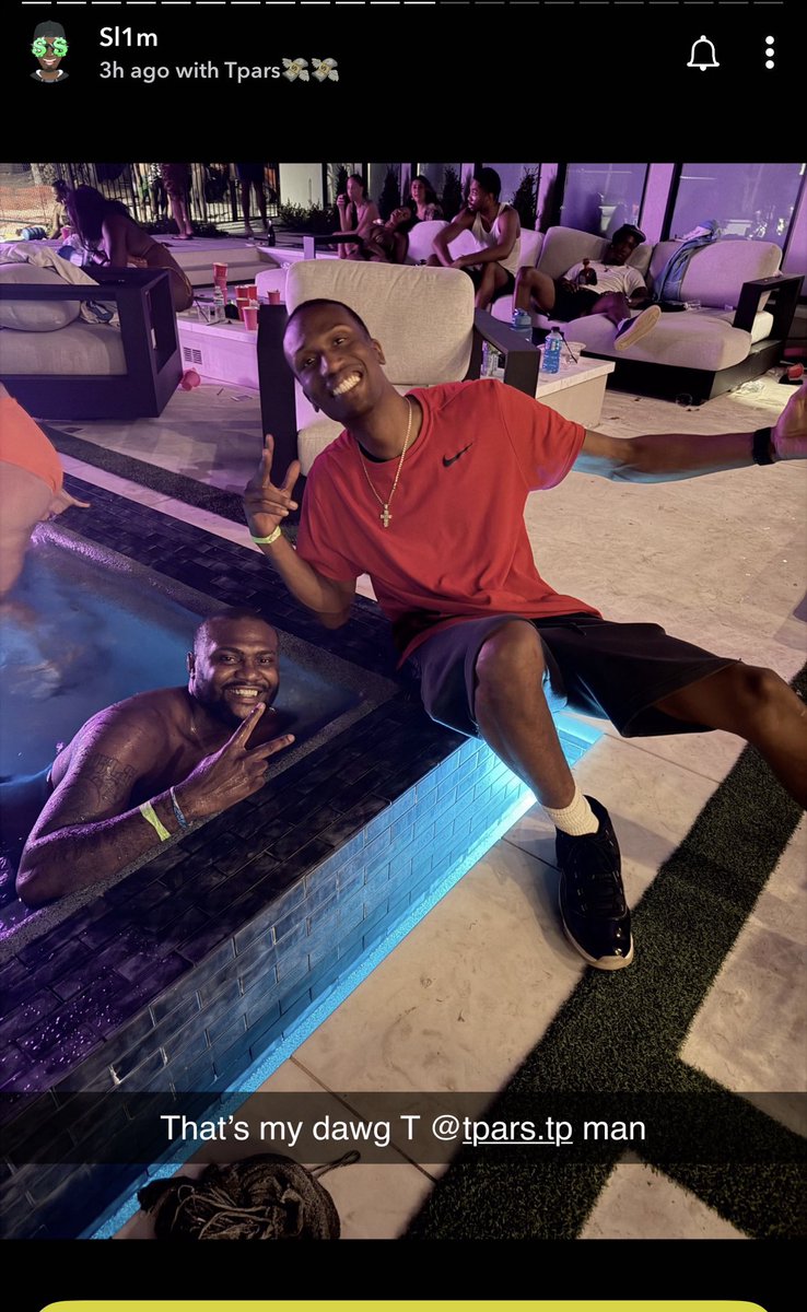 Tpars_boii's tweet photo. @SlimGhostx  Ain’t a realer person to have on your team ‼️ love you bro what a time https://t.co/loy5MekTvP