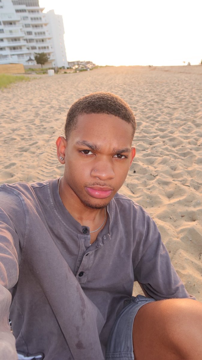 cam5x_'s tweet photo. 🏖️ https://t.co/fC4jmgoOky