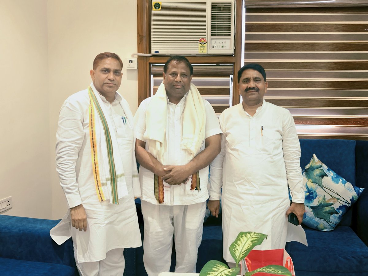 rajsainijind's tweet photo. हरियाणा वन विकास निगम के चेयरमैन भाई रवि सैनी जी से आज शिष्टाचार भेंट कर उन्हें हार्दिक बधाई एवं शुभकामनाएं प्रेषित कीं।

मुझे पूर्ण विश्वास है कि आपके नेतृत्व में हरियाणा वन विकास निगम नई ऊंचाइयों को प्राप्त करेगा! https://t.co/j9K597evS2