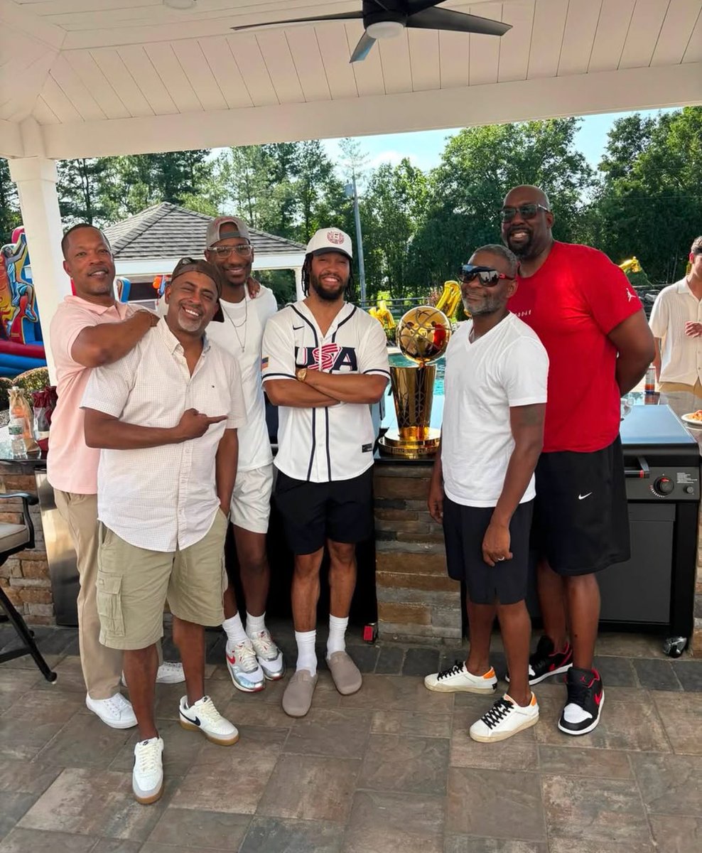 2Cool2Blog's tweet photo. Jalen Brunson brings the Knicks championship trophy to the family cookout https://t.co/gqCO051Eu1