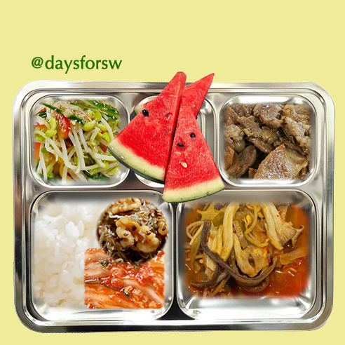 daysforsw's tweet photo. 260706 월요일 중식🍴

🫛 콩나물게맛살냉채
🌶️ 배추김치
🍉 수박
🍚 밥
🍄‍🟫 버섯육개장
🐟 호두별치볶음
🍖 달콤돼지불고기 https://t.co/BeFNQ2ZSmP
