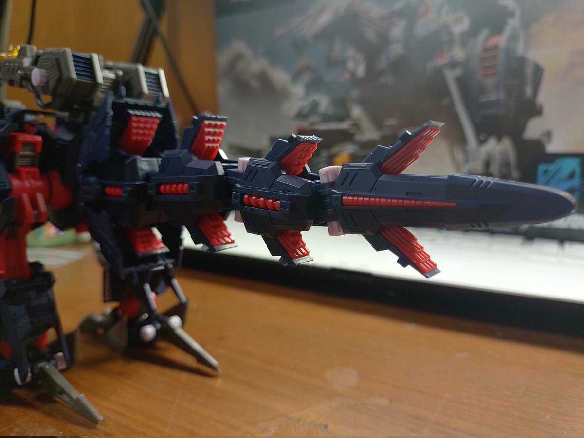tensyou2555's tweet photo. 荷電粒子砲発射態勢

マップ兵器でも通常兵器でも使える

尻尾の排熱フィンも可動、臨場感たっぷり✨️

#ゾイド
#プラモデル
#リアライズモデル
#ジェノザウラー https://t.co/gBaPQdPWgD