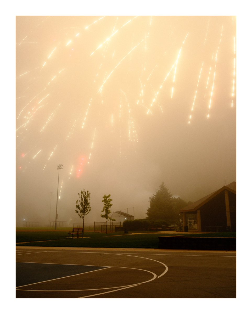h_sha256's tweet photo. first time seeing fireworks through fog https://t.co/5UfvMG8Ir1