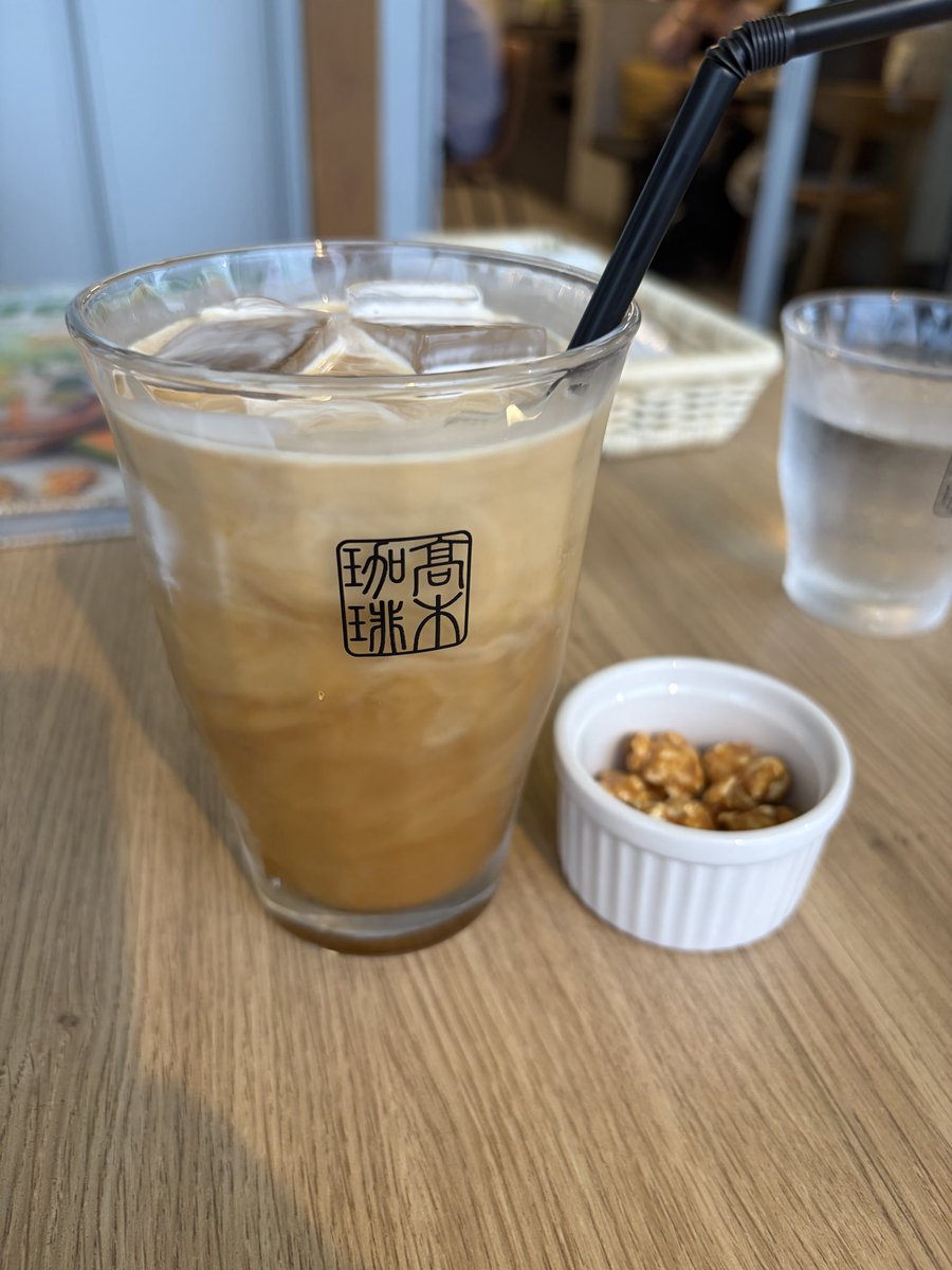 zakky_0707's tweet photo. 今日もあいにくの雨☔買い物ついでにちょっと寄り道🥞☕️久しぶりに髙木珈琲来たー😊何食べようか迷ったけど、期間限定には弱いwww😆贅沢なおやつになっちゃいました🌟🌟🌟 https://t.co/Ehto2cspoh
