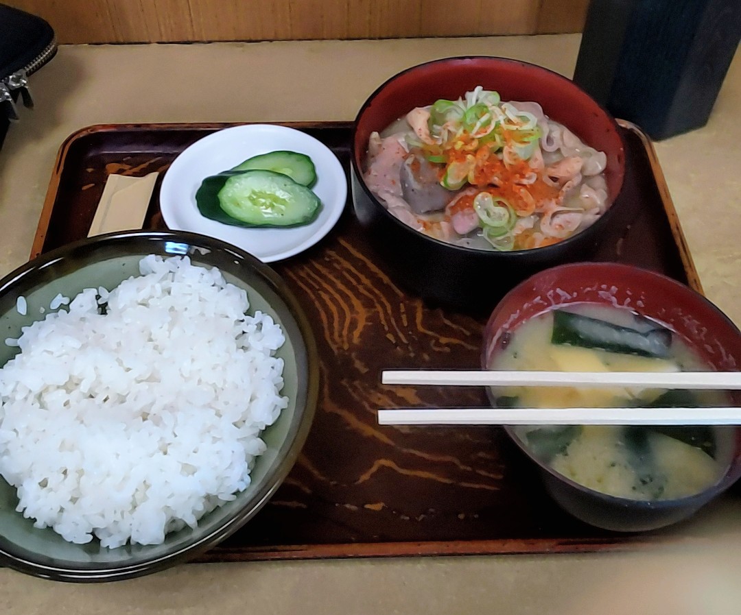 32098Katoken's tweet photo. もつ煮込み定食食べに行こうと須田うどん行ったら6月30日で一時休業してた…😢

再開は未定との事…（張り紙より）

届くかわかりませんが店主さん是非早期の再開を…🙏 https://t.co/hB1BNKOE3b
