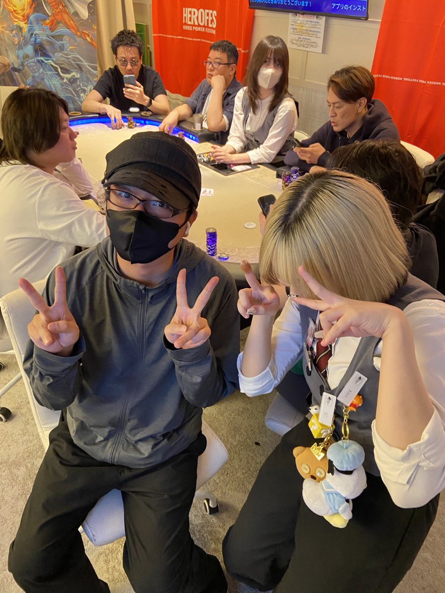 HeroFes_Poker's tweet photo. 🔥𝐇𝐄𝐑𝐎𝐄𝐒 𝐏𝐎𝐊𝐄𝐑 𝐅𝐄𝐒𝐓𝐈𝐕𝐀𝐋🔥

♯8 HEROES Championship

ブレイク時のチップリーダーは
『ユウ様』  125,300点です‼️

📊 現在の状況
進行中 ➡️25 / 31名
Blind：400 / 800（800）
Av.62,000点

レイトレジストは17:00です⏰

皆様のご来店お待ちしております✨

#ヒロフェス
#HEROFES
#HEROESPOKERFESTIVAL
#もっと熱くヒーローらしく