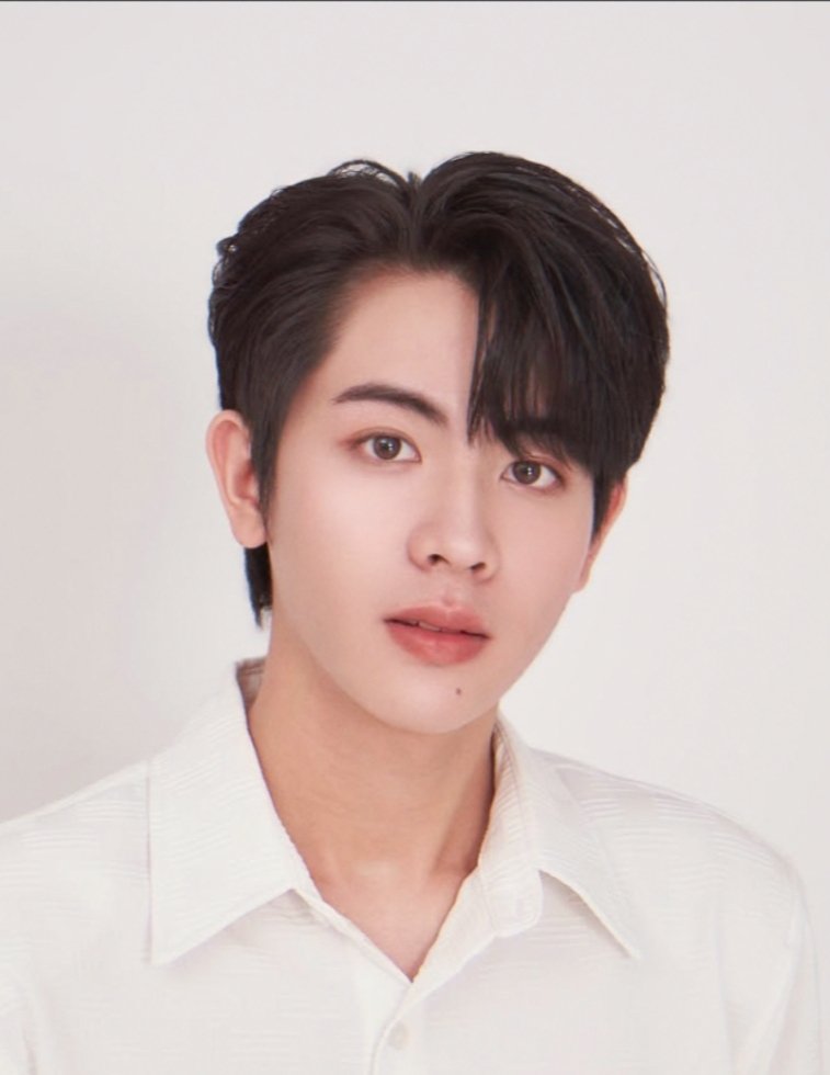 Yumeneko_meonam's tweet photo. สิ่งที่ไม่อยากให้หายไปจากไทม์ไลน์  : 
พี่วรรณ หล่อมาก 😭

#Firstone https://t.co/bzt0Dt5RKw