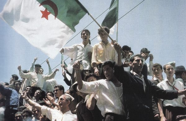 Elies13700's tweet photo. 🇩🇿 5 juillet 1962 - Indépendance de l’Algérie après 8 ans de lutte et de sacrifices, avec 1,5 million de martyrs.

Gloire à nos martyrs 🫶🏼 https://t.co/OsKKq4bjTQ