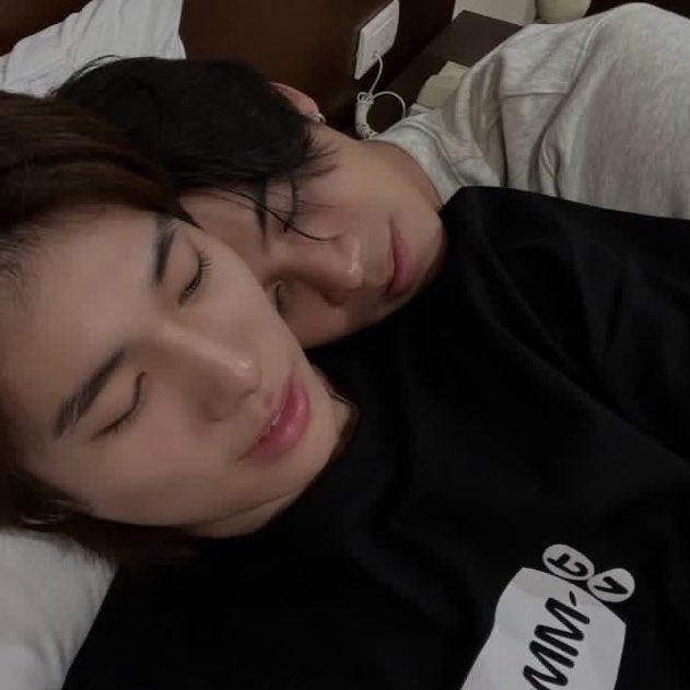 babykhunker's tweet photo. ตั้งตังสลับกันซบกันอ้อนเลย 🥺🫳🏼🫳🏼 https://t.co/wqdIWE2g88