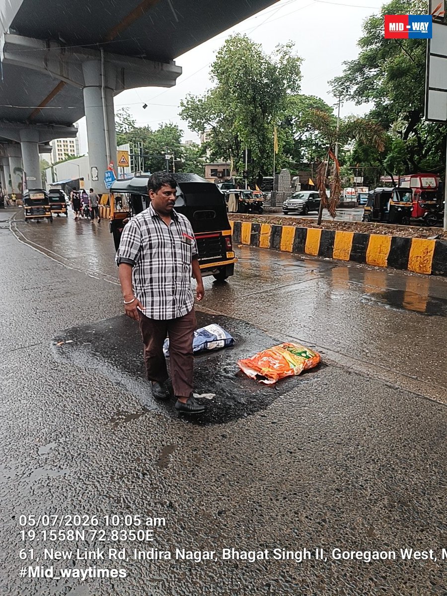 mid_waytimes's tweet photo. @mybmc @mybmcWardPS @MumbaiPolice @MTPHereToHelp map?
Taxpayers not asking 4 a favour. They asking 4 the roads they already pay taxes for
#MumbaiPotholes #BMCWakeUp #PotholeMenace #GoregaonWest #LinkRoad #MumbaiRains #FixOurRoads #RoadSafety #BMCFail #MumbaiMonsoon #CivicSenseBMC #WhereAreOurTaxes #MumbaiTraffic #PotholeRaj https://t.co/cRZtWvoN6d