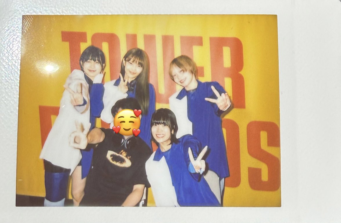 Riku__D's tweet photo. 全員だいじょうVでしょ
どーってことないって傷ついちゃいない
mahoちゃんにtiktokやめてっておこられた😂
武道館衣装かわいかったです🥰

#ExWHYZ渋谷
#本日のちぇきな
#チェキゆーき
#まほのおチェキ
#チェキまゆちゃん https://t.co/1qkTINYpqS