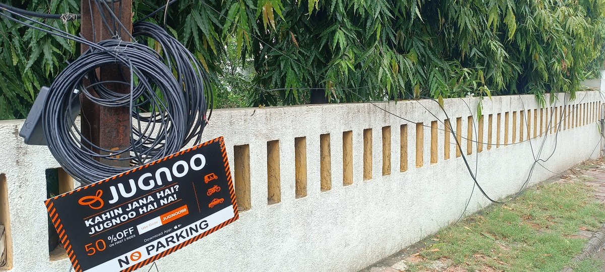 doshidevangv's tweet photo. Requesting @VadodaraMahan, @DoT_India, @TRAI, @Vadcitypolice, @CMOGuj, @sanghaviharsh, @GTPLHathwayLtd, @reliancejio to take proactive action before a preventable accident occurs.
#Vadodara #PublicSafety #DigitalInfrastructure #Telecom #smartcity https://t.co/rUExXZGSgn