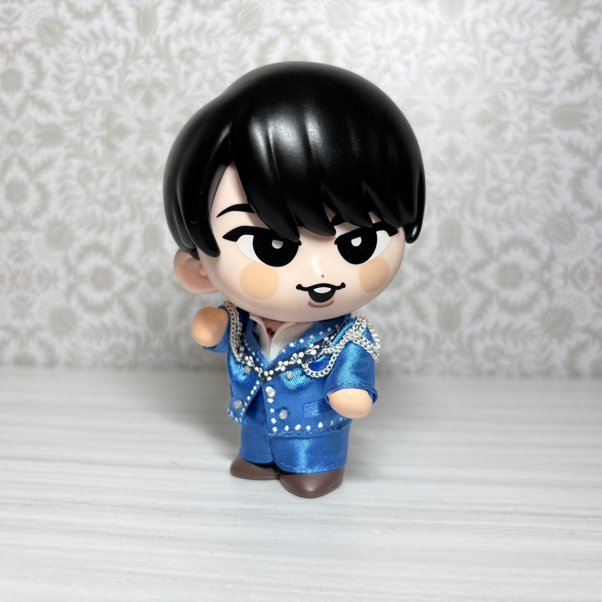 SINsndt's tweet photo. 「グッタイム」風　舘様ソフビ衣装🌹

「wa cha cha chao!!😉」

#すのチルソフビ #宮舘涼太 #グッタイム https://t.co/iPgf8FOmku