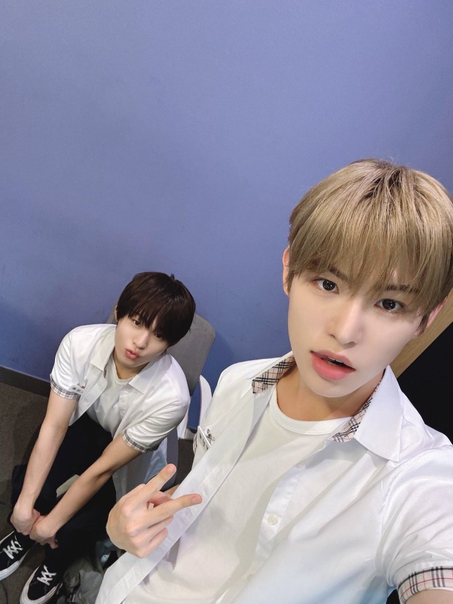 mduoxx's tweet photo. ㄱㄴㄲ 젬킷이라는 씨피가
누나들이 
음 역시교복에는 흑흑이지
아니 흑금이지
ㄴㄴ 금흑이지
이러고있을때 
고민하지마요 걍다해드릴께요 야르하게사셔야죠 하는 씨피라고?? .. …. https://t.co/axOwFULvkw
