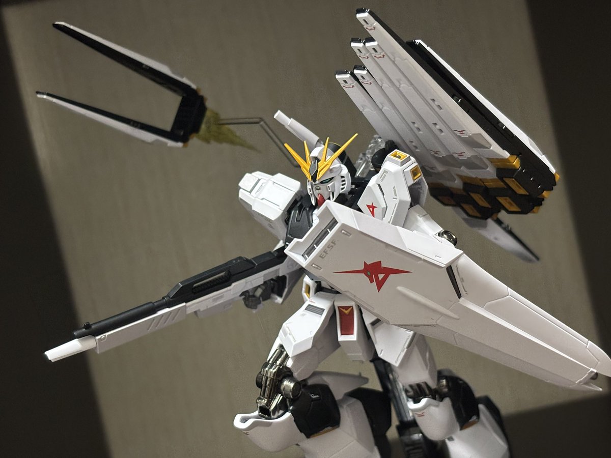 Toon20324's tweet photo. 支柱が折れそうで怖いからファンネル射出シーンの再現は諦めた https://t.co/XiX5voW5zW