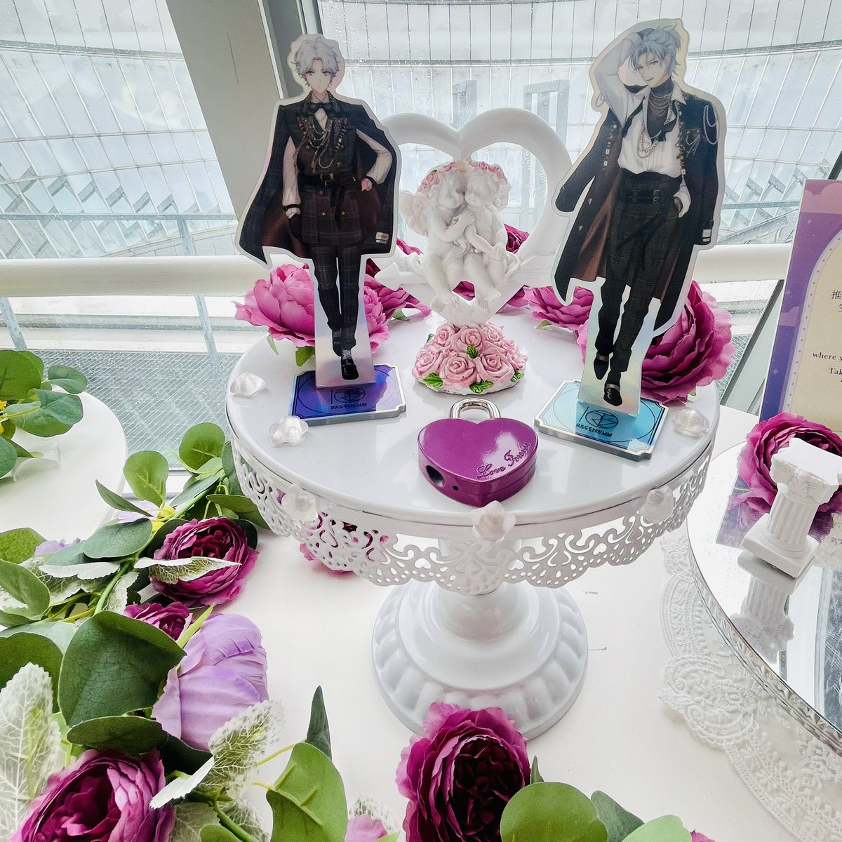 I7_MfMp_'s tweet photo. 6月おみよちゃんと空中庭園、有菜先生の記念展行ってきた時の！(遅)
色味がめっちゃめぞやったしexpoアクスタで結婚式みたいになって最高やった🩵💜
記念展も見に行けてほんとに良かった〜！！ありがとう〜🫶🫶 https://t.co/sZLRljhKow