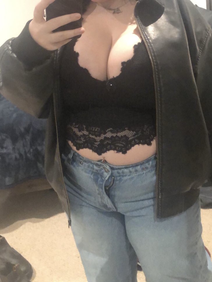 urwhorenavaeh's tweet photo. mirror selfie for my fav perverts ^-^ what would you do to me? #nsfwtwtًً https://t.co/jjIJLBfVMp