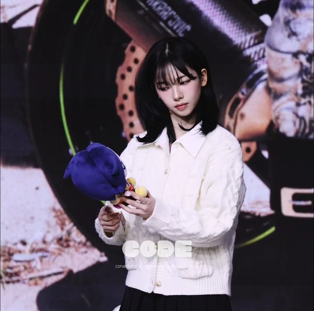 ownteo's tweet photo. you can always tell which one she likes 😭 https://t.co/SXbFXKpqT0