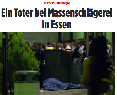 Taykra's tweet photo. #Essen: Eine Vielzahl männlicher Personen ging aufeinander los, es sollen Messer und Macheten im Einsatz gewesen sein. Ein Mann starb, mehrere weitere Personen wurden verletzt. Etwa 150 Personen feierten zuvor in einem angemieteten Partyraum in dem Haus eine große Feier. https://t.co/kbZ9EpNJjE