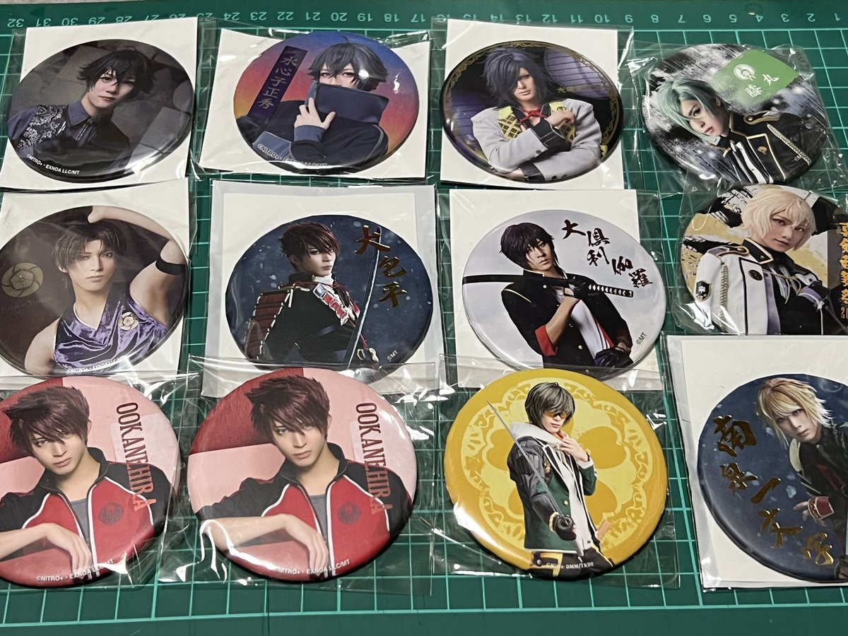huyukiku888's tweet photo. 【譲渡】 刀ミュ　ミュージカル刀剣乱舞

譲・画像1.2
求・画像1・各200円
　　画像2・各100円

郵送。10周年三日月缶バとのみ交換可能です。グッズ整理の為の募集です。
検索よりお気軽にどうぞ。 https://t.co/hVnD8FxOFV