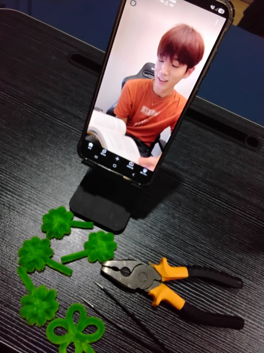 odbm_vvs's tweet photo. 那次在趕工的時候
剛好人家突然開直播 就一起拍下來了🍀 https://t.co/RRjvbrBQ9N