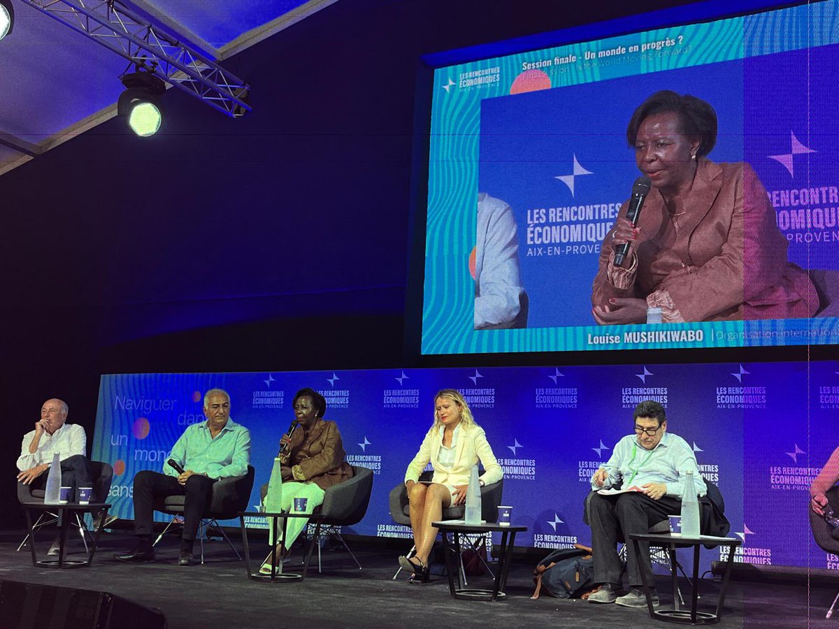 OIFrancophonie's tweet photo. Aux Rencontres Économiques d’Aix-en-Provence, la Secrétaire générale de la Francophonie, Louise Mushikiwabo, est intervenue lors de la plénière de clôture « Un monde en progrès ? », aux côtés de: Reza Pahlavi, Philippe Aghion, Emmanuelle Auriol et Gabrielle Halpern. 

Au cœur de son propos : « Comment naviguer dans un monde sans repères ? En collaborant, en se tenant la main et en veillant à ce que les progrès restent au service de l’humain. »

Ce panel était modéré par François Lenglet sous la coordination de Jean-Hervé Lorenzi
#REAix2026 #Francophonie