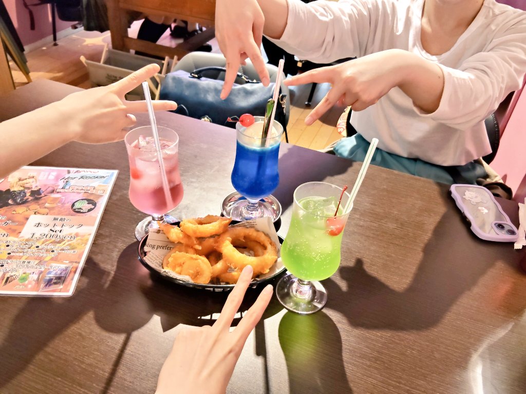 Hnmr0622_0723's tweet photo. お茶してる https://t.co/BOFInZKsyI