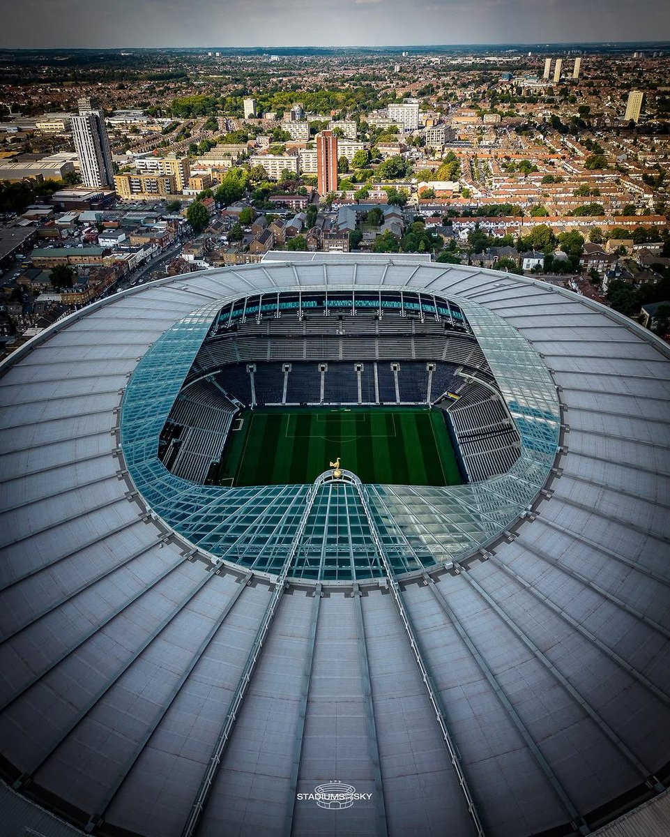 BTSxUKCharts's tweet photo. In 1 DAY, BTS will perform in London for the first time in 7 years at Tottenham Hotspur Stadium to a sold out crowd 🎫 https://t.co/C0GlRpbBXg