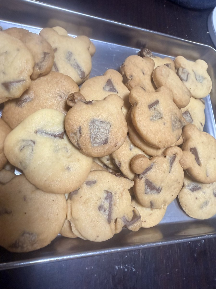 R3366999's tweet photo. この前のクッキー食べたかったって言われてチョコ入り作ってあげた🍪🌟
もう作りたくない🫩笑 https://t.co/IVSY0V17lA