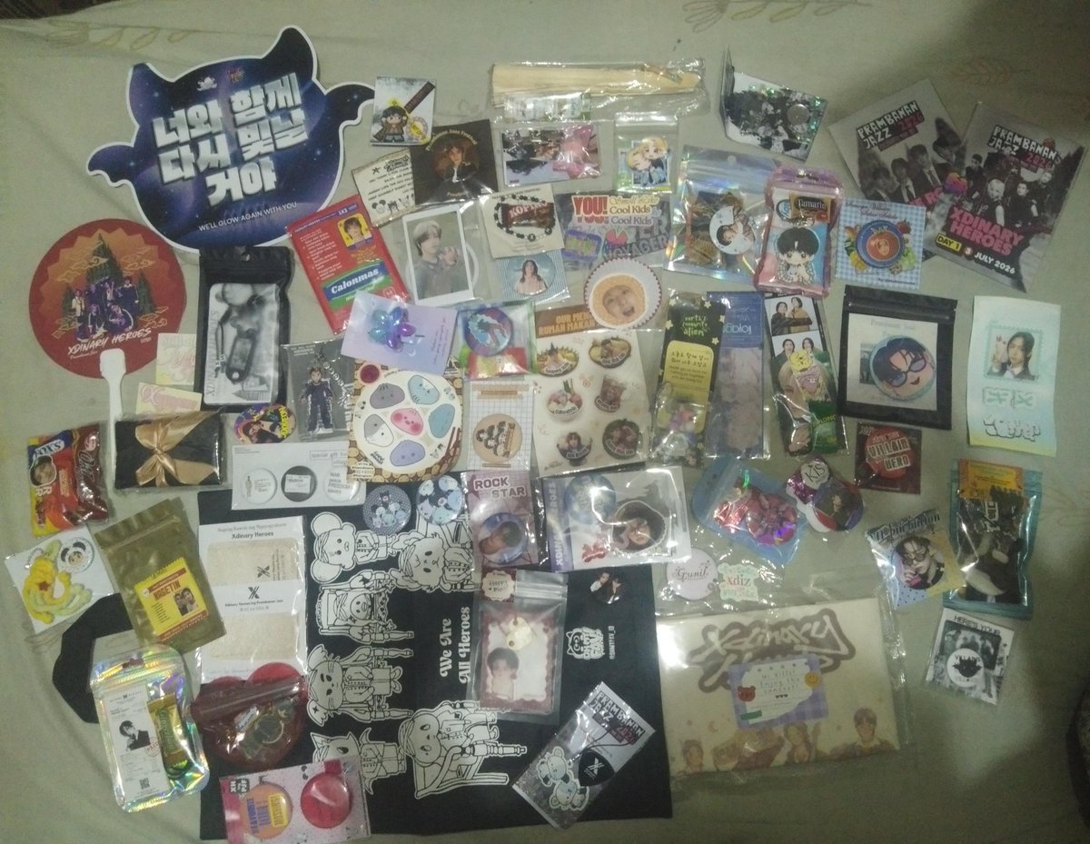 dearcamini's tweet photo. Terima kasih banyak villys buat freebies pjf nya, jujur ini BANYAK BGT sampe aku nambah tentengan pas pulang ⭐____⭐ makasih yg udah mau trade sm punyaku jg, kalian keren n mantep banget plis loveu ol 😘😘😘 https://t.co/RZtLRr1JbD