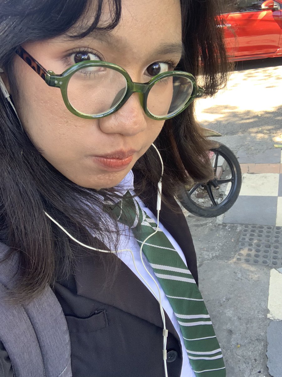 bluebellee's tweet photo. ootd terunyu https://t.co/lwxLCPwGqb