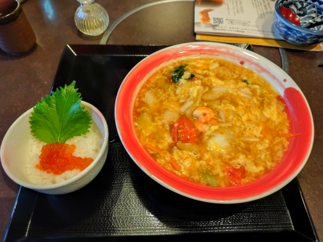 661_st's tweet photo. 大田原方面に行ったので、久しぶりに「味の民芸」で昼食。黒酢の酢酸辣うどん、ミニいくら丼セット https://t.co/MteNr3OJ2T