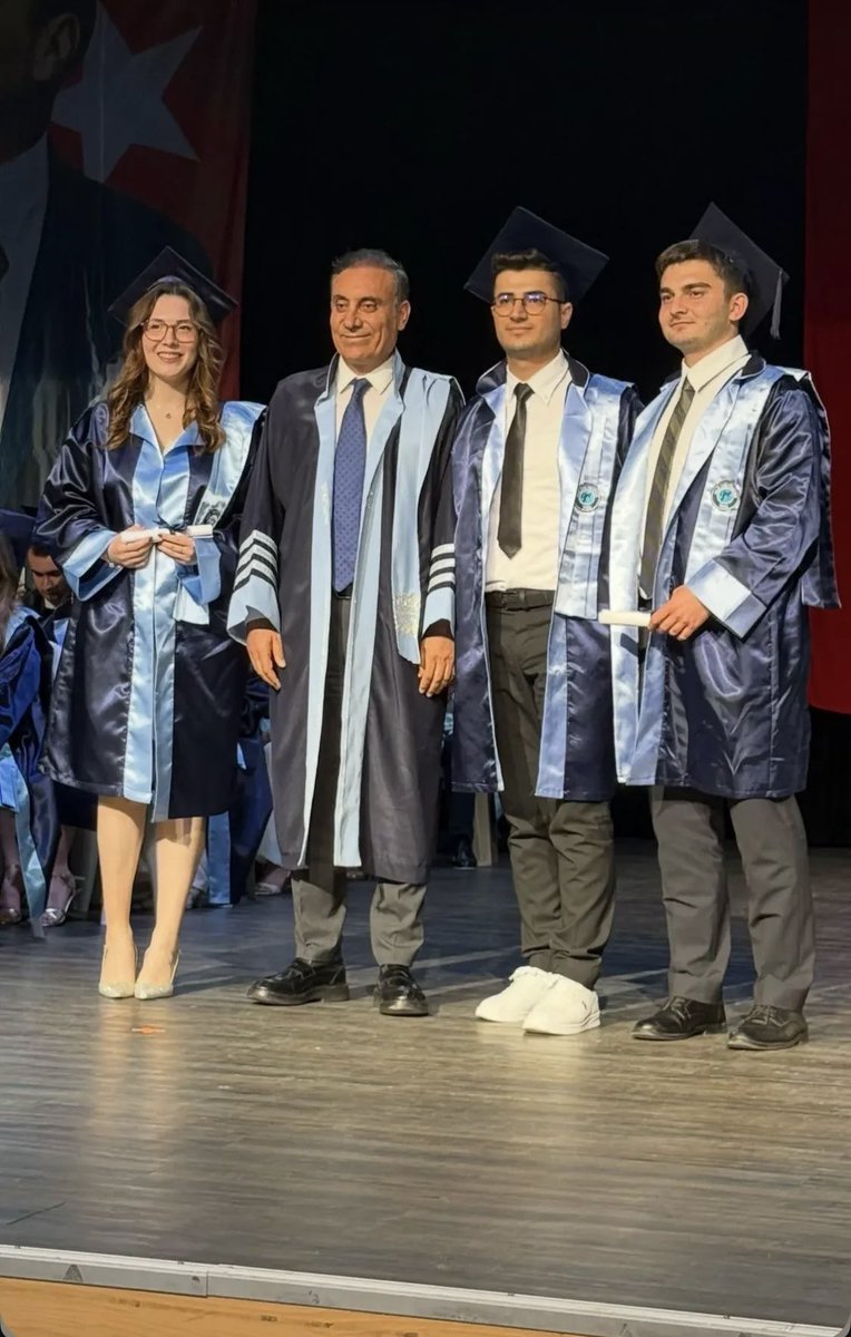 ckarakaya49's tweet photo. Ülkemizin en köklü tıp fakültelerinden biri olan Gazi Üniversitesi Tıp Fakültesi, kuruluşunun 100. yılında 2025–2026 Eğitim-Öğretim Yılı İngilizce ve Türkçe Tıp Programı mezunlarını gururla uğurladı.

Emeği geçen  akademisyenlerimizi ve genç meslektaşlarımızı gönülden kutluyorum https://t.co/hTf68ycw5G