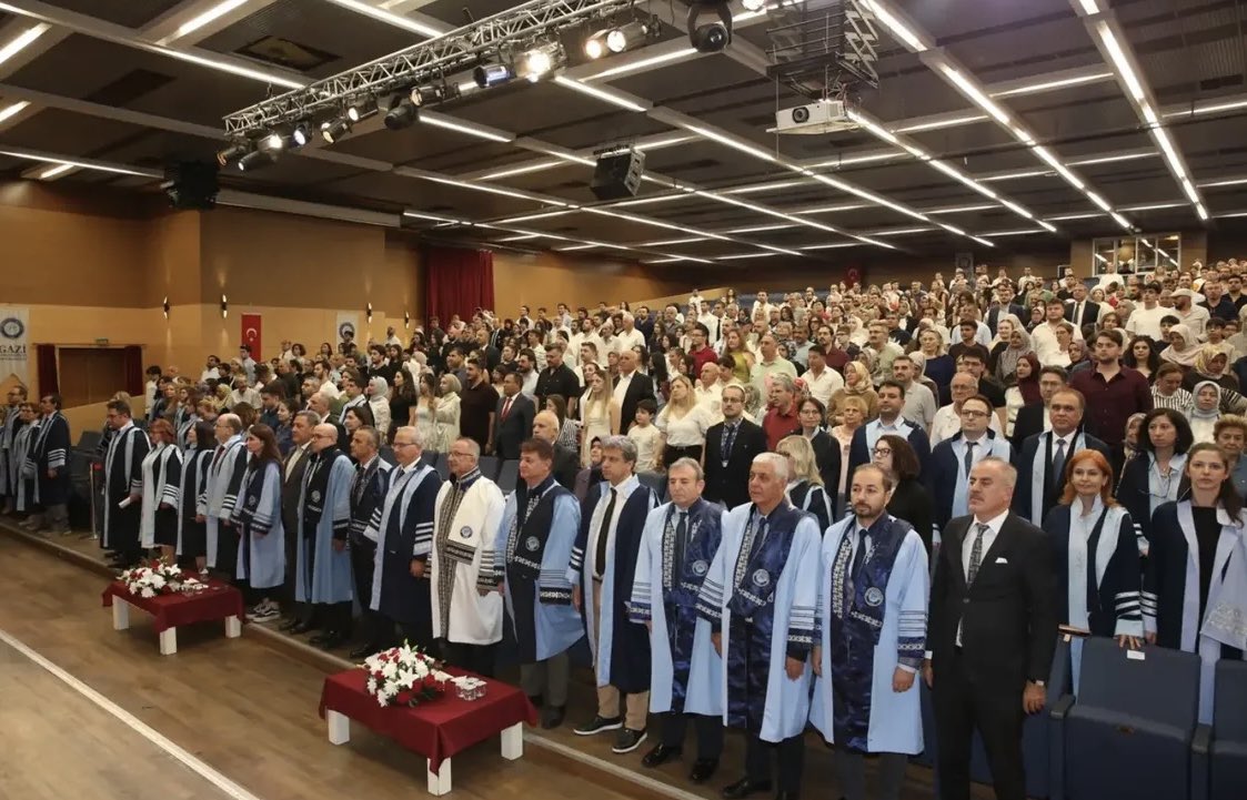 ckarakaya49's tweet photo. Ülkemizin en köklü tıp fakültelerinden biri olan Gazi Üniversitesi Tıp Fakültesi, kuruluşunun 100. yılında 2025–2026 Eğitim-Öğretim Yılı İngilizce ve Türkçe Tıp Programı mezunlarını gururla uğurladı.

Emeği geçen  akademisyenlerimizi ve genç meslektaşlarımızı gönülden kutluyorum https://t.co/hTf68ycw5G