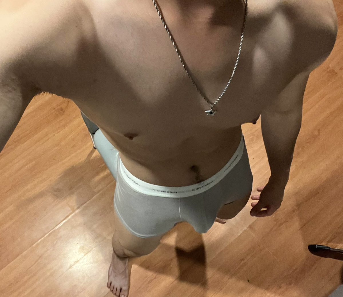 AlexisStudys's tweet photo. Se asoma el bulto, me ayudas? 

18cm debajo 😋👅  Rt https://t.co/vu8WfJ4PXl