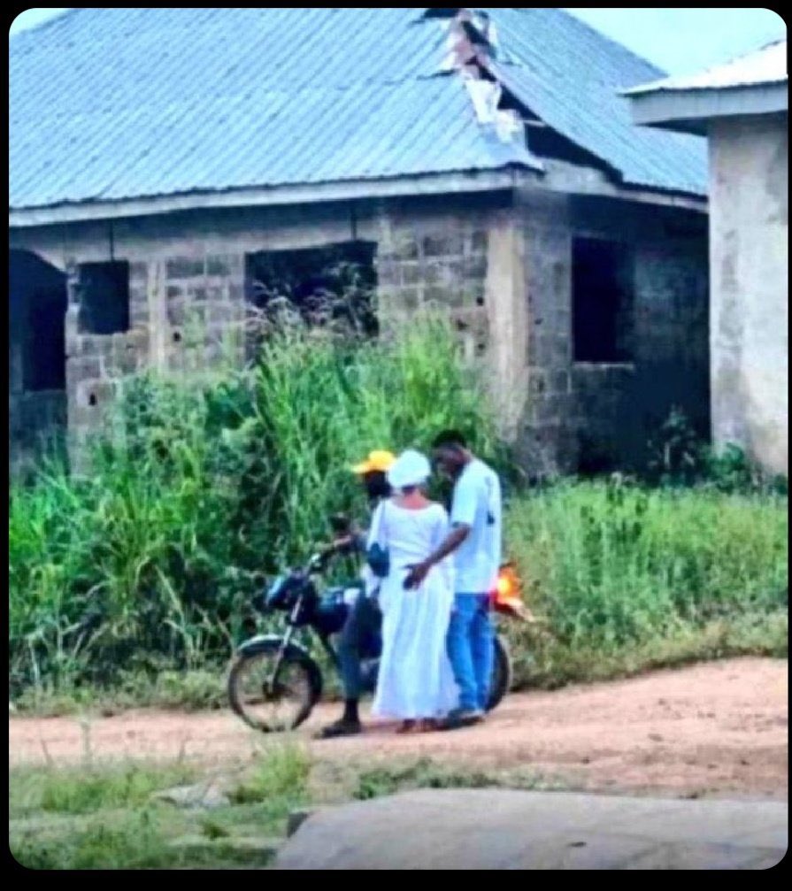 iamolamidebabs's tweet photo. “Goodness don follow me come house, na mercy remain”😂 https://t.co/iYBuUcyUcu