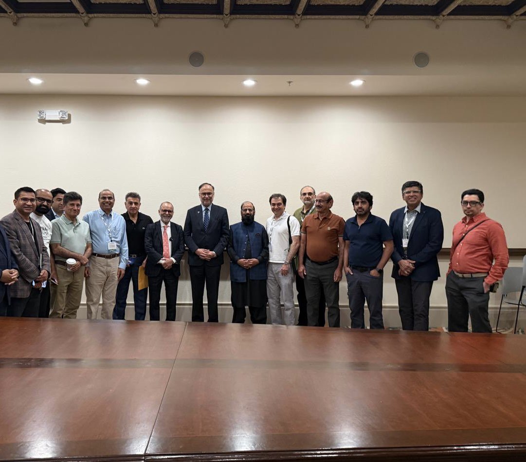 drjalil247's tweet photo. What a low reached by Appna President. He did not allow human rights seminar at the hotel and now boasting pics with the unelected person of the form 47 government. BOD should be ashamed of their double standards. @APPNA @mmalikx7 @mali03 @MoeedNj @SHABAZGIL https://t.co/fcCTChYm8V