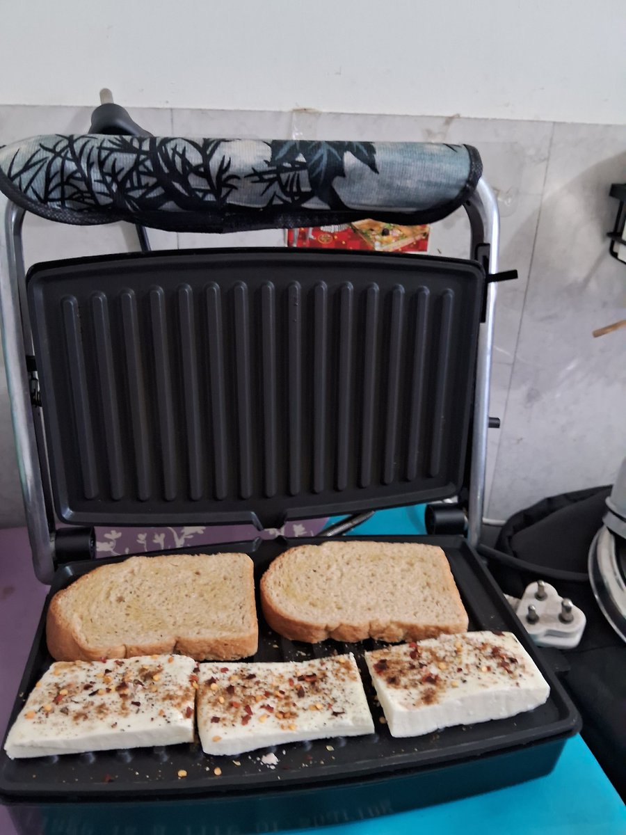 AnnuInfo's tweet photo. #Day180
After an Intermittent Fasting of 15  Hours
At 10:00 AM
Paneer Grilled &amp; 1 Wheat Bread
Fibres &amp; Guava 

Scheduled:
At 01:30 PM
Very Light Lunch

Evening:
Yogurt &amp; Makhana https://t.co/MeKHGh76kQ