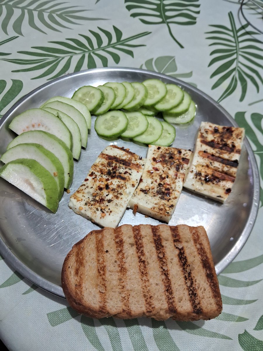 AnnuInfo's tweet photo. #Day180
After an Intermittent Fasting of 15  Hours
At 10:00 AM
Paneer Grilled &amp; 1 Wheat Bread
Fibres &amp; Guava 

Scheduled:
At 01:30 PM
Very Light Lunch

Evening:
Yogurt &amp; Makhana https://t.co/MeKHGh76kQ