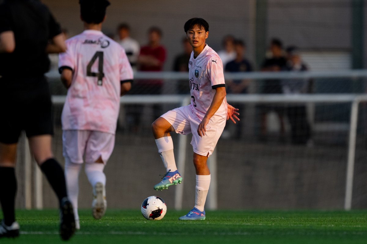 frontale_staff's tweet photo. 川崎フロンターレU-18の藤田明日翔（ふじた・あすと）選手が、2027年1月よりトップチームに加入することが内定しました!!

https://t.co/wqSEcDTvJ4

対人の強さが武器のセンターバック。
抜群の予測と圧倒的なスピードで相手のFWを封じ込めます。

アスト、おめでとう!!

【広報】#frontale https://t.co/goFzDIXncr