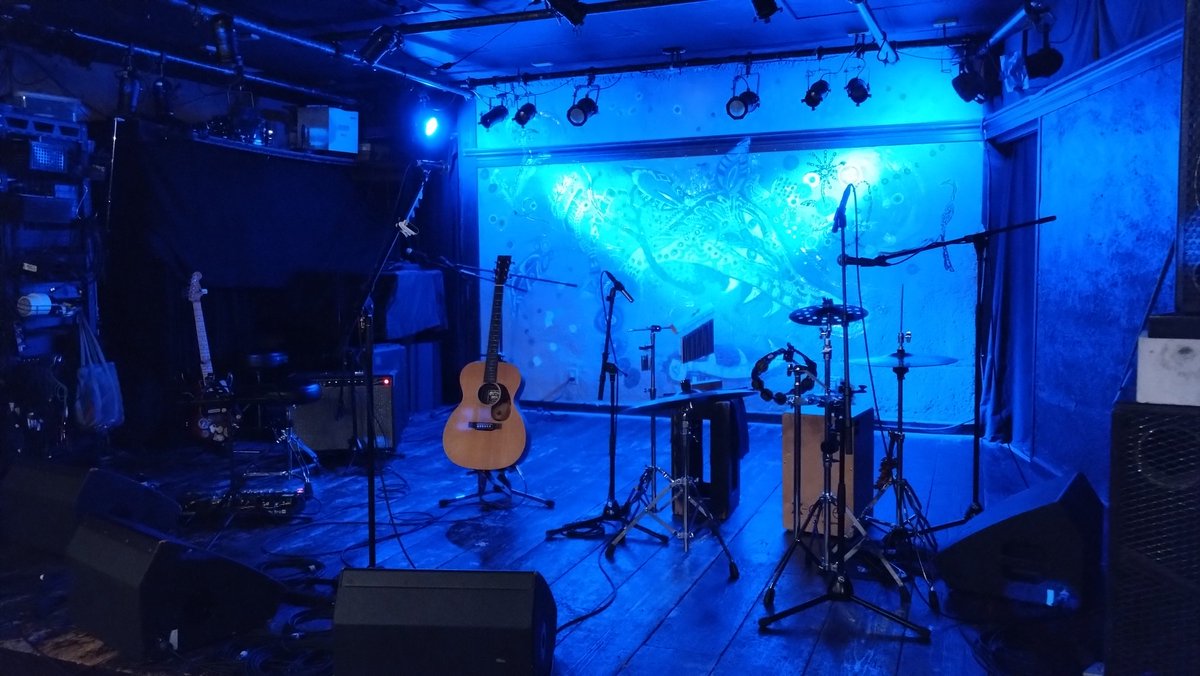 glad_ssw's tweet photo. SAEKA さん。
1月の大塚遭逢ぶり。
Gt.Vo. EG. Perc. のバンド編成。
EG. の響きがめちゃおしゃれだった。
#SAEKA
#芽のでる方へ。
#晴れたら空に豆まいて https://t.co/PbbBaMPpFO