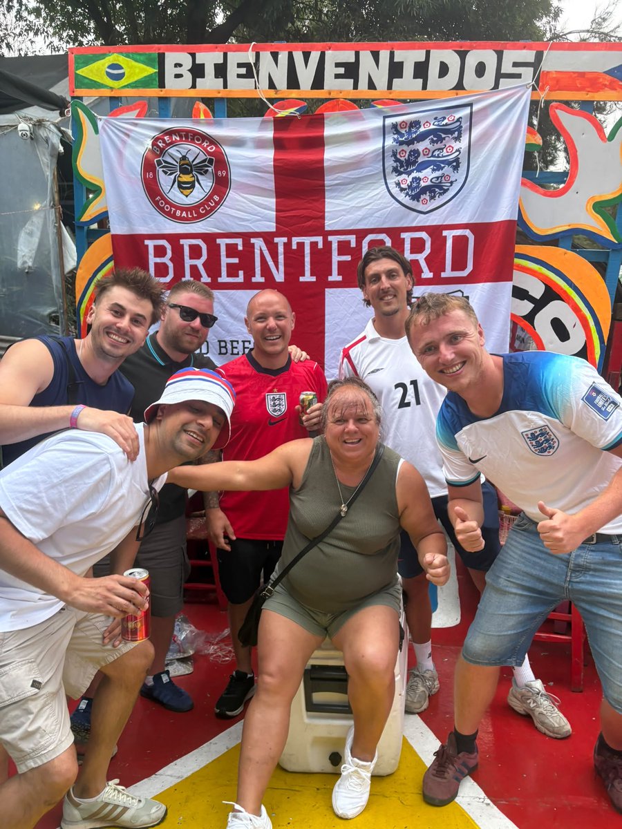 ZaaanderSmith's tweet photo. Honestly one of the best nights ive had following England tonight. That boat ride was fucking incredible. Mexico City you have welcomed us with open arms. It was meant to be scary here but people have been so welcome and friendly 🇲🇽🍺 Ohhhhhhhh Tequila! https://t.co/rddQfKnjCZ