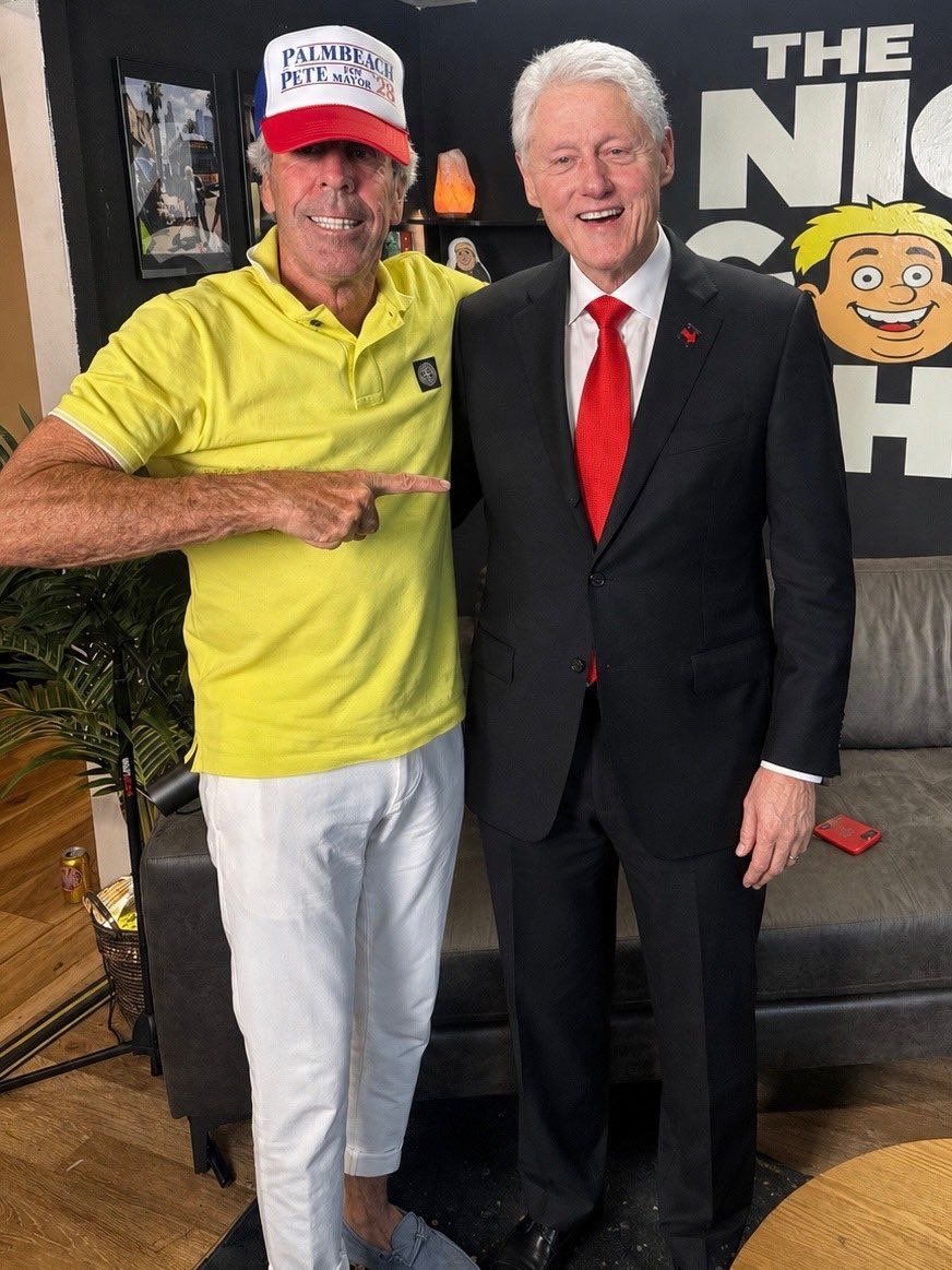 TinaZimmermann4's tweet photo. BREAKING: 🥳😂
Bill Clinton takes a picture with Epstein’s lookalike, Palm Beach Pete, who is running for mayor of Palm Beach.

GeneralMCNews https://t.co/FDkixHipWG