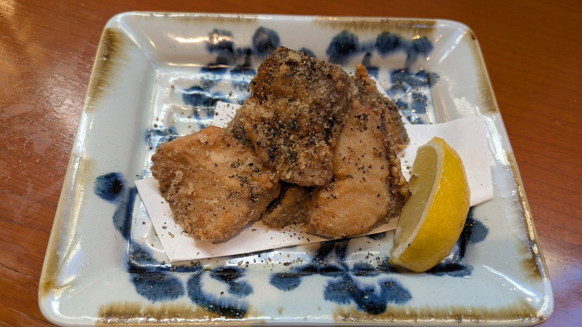 manmasapporo's tweet photo. まんまみ〜や札幌店です🍺
本日まだまだお席ご案内可能です🙆今月は『ぶり』を猛PUSH🙌
こちらは唐揚げ🐟️下味を付けてさくっと揚げたぶりに、ブラックペッパーをまぶしてちょっぴりスパイシーに✨ビールが進むぅ😍
#まんまみーや
#すすきの
#観光
#グルメ https://t.co/M16q9RdSqz