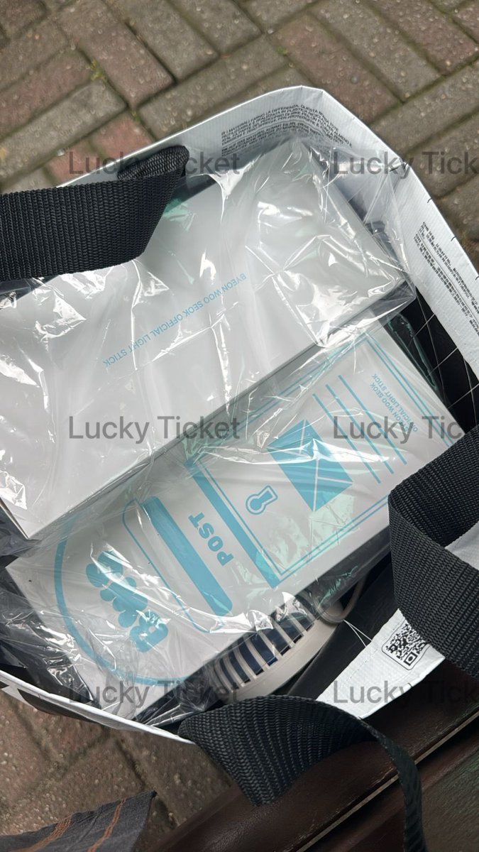luckytickettt's tweet photo. แท่งไฟอูซอกหิ้วรอบโซล ว่าง 10 แท่งนะคะ ✨
ทันคอนไทย 100%

1,990฿ ส่งฟรีค่ะ 
ทักไลน์สำหรับสั่งซื้อได้เลยนะคะ 🤍

#BYEONWOOSEOK_TOUR_in_BANGKOK 
#ByeonWooSeok 
#บยอนอูซอก
#thesecretlibrary_in_bangkok https://t.co/GT0KKcihbL