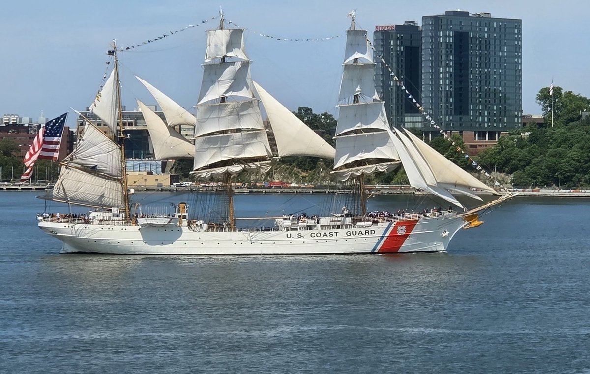 baddgrl_'s tweet photo. @LucifersTweetz While those morons were cosplaying, I was watching the tall ships sail up the Hudson. I got a little teary when I saw the USCG Eagle. My dad went to officer candidate school at the start of WWII, and he trained on this very ship (!) before heading off to war π₯Ήβ€οΈπΊπ²
#PunchANazi https://t.co/TKaxPZPtpT