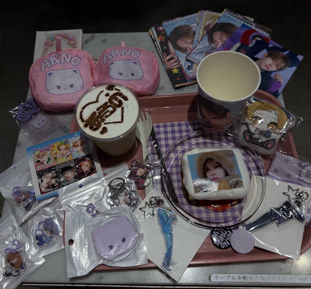 Parad11se3's tweet photo. あるのちゃまのセンイル行ってきた⸝⸝-  ̫ -⸝⸝
先着特典ゲトれたし最高ー.⋆𝜗𝜚
スマホグリップどうしても欲しくてでるまで頑張った^^
#707HOLIC_ARNO
#아르노 #ARNO #张家豪 https://t.co/Va6Dpzc9iP
