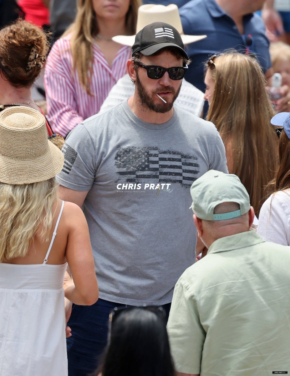 chrispratt_net's tweet photo. 📸 Chris Pratt (@prattprattpratt) out in Montecito celebrating the 4th of July on July 04.
🔗 https://t.co/BvQDRtaxWn https://t.co/4nZycQ4BK4